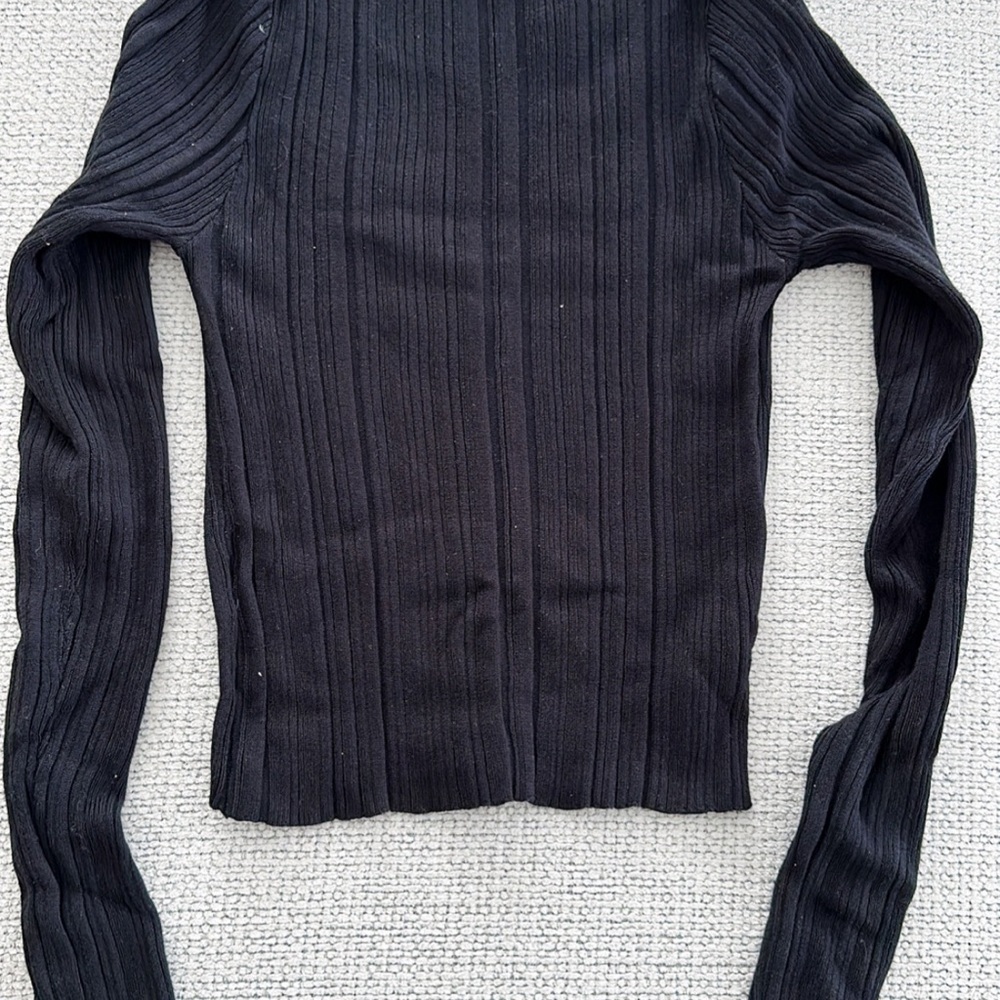 White Fox Boutique “Anything Goes” Ribbed Crop - Picture 2 of 3